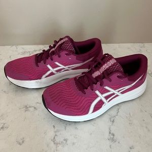 Women’s ASICS Patriot 12 running shoes (size 7)